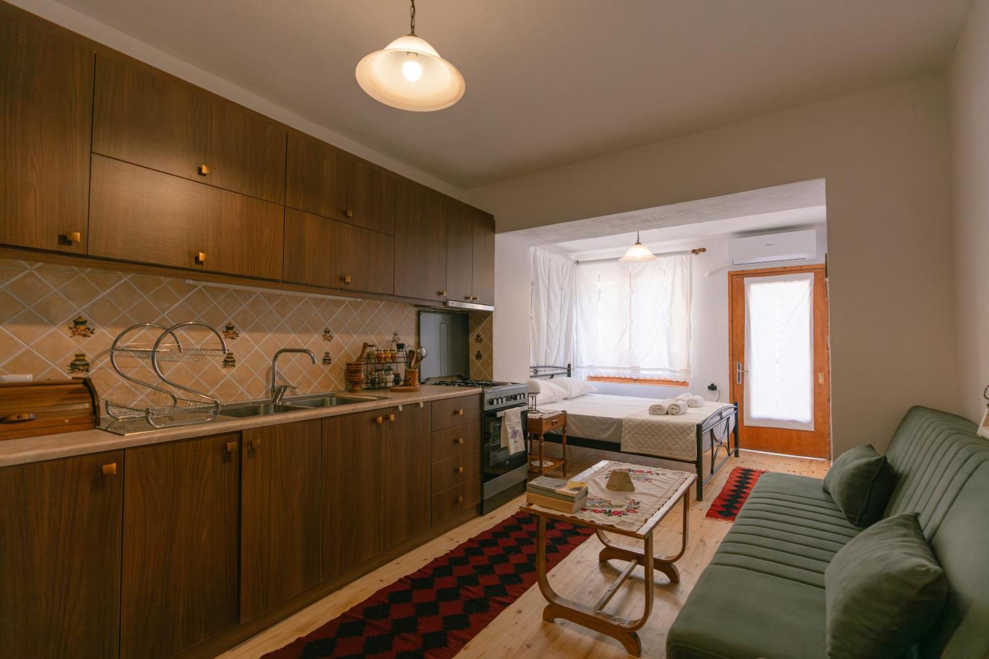 Hotel Petrichor Gjirokastër Esterno foto
