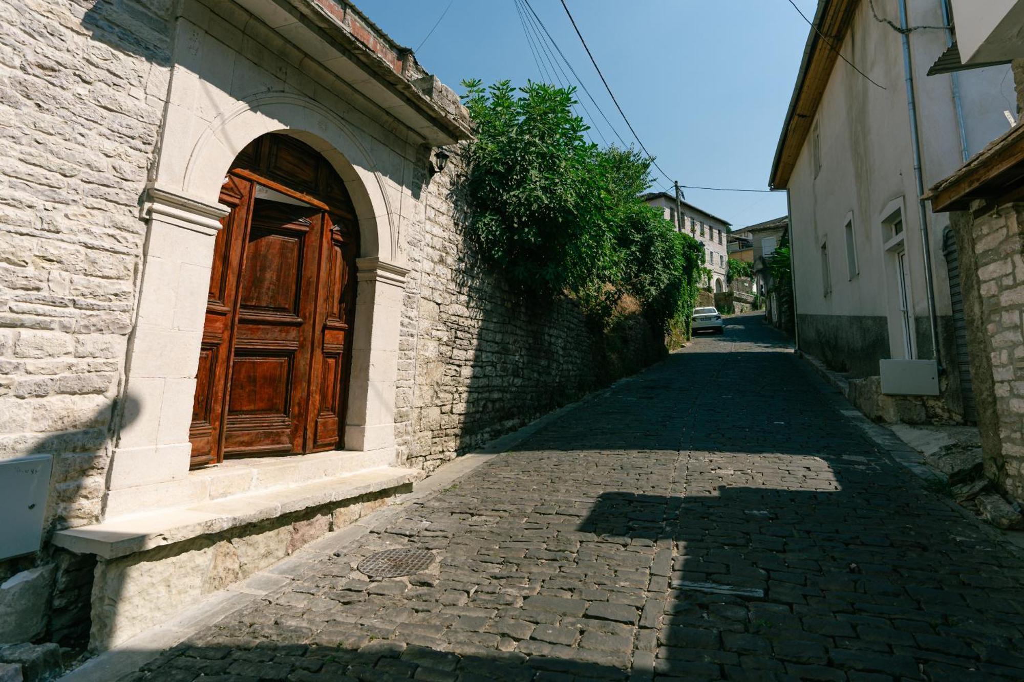 Hotel Petrichor Gjirokastër Esterno foto