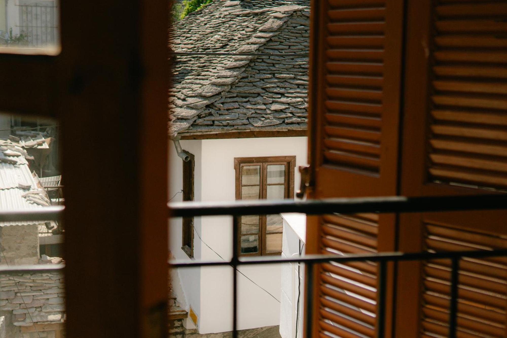 Hotel Petrichor Gjirokastër Esterno foto