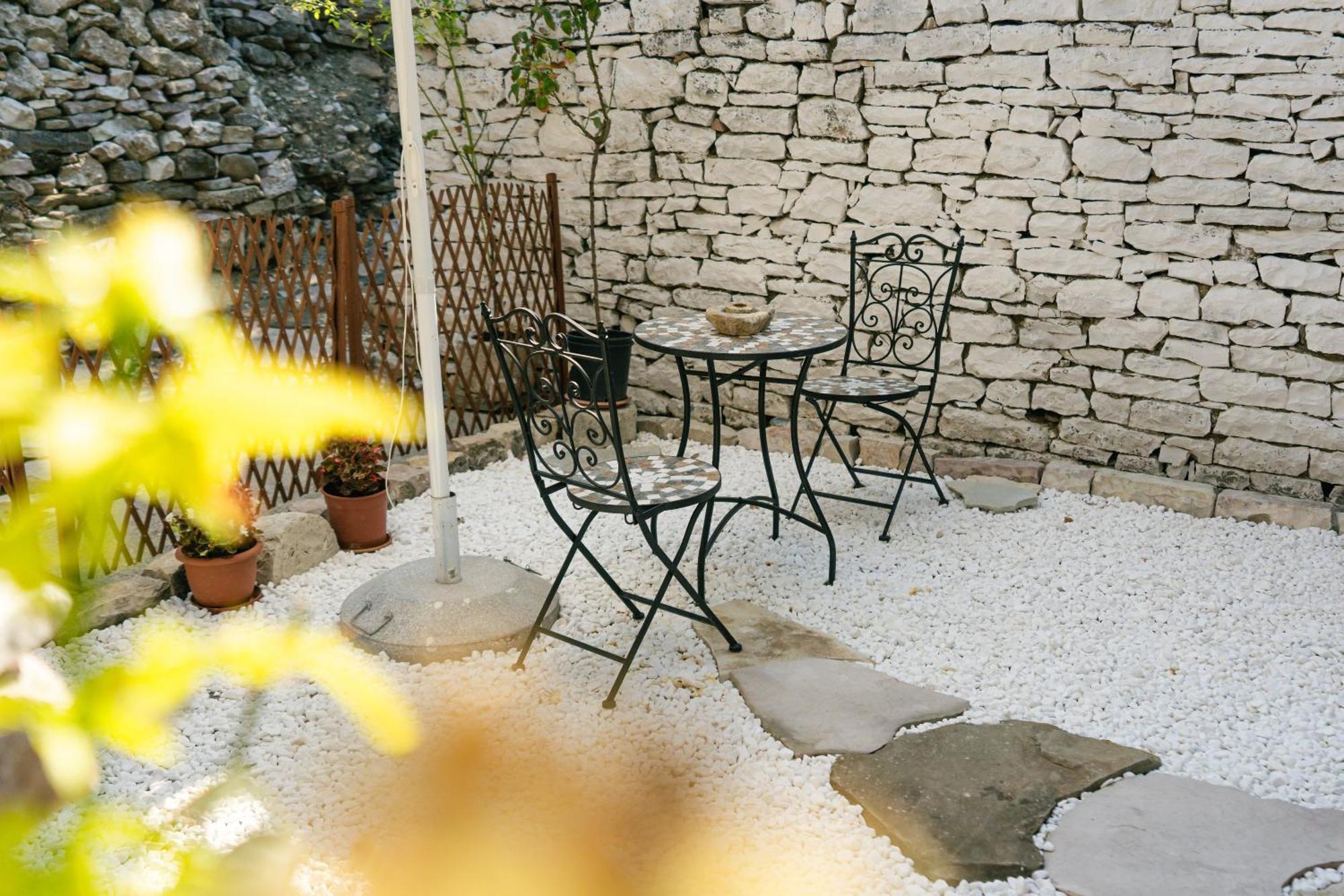 Hotel Petrichor Gjirokastër Esterno foto