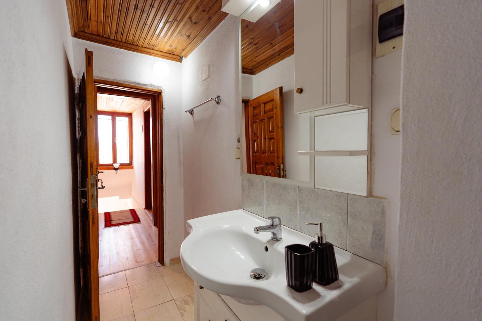 Hotel Petrichor Gjirokastër Esterno foto