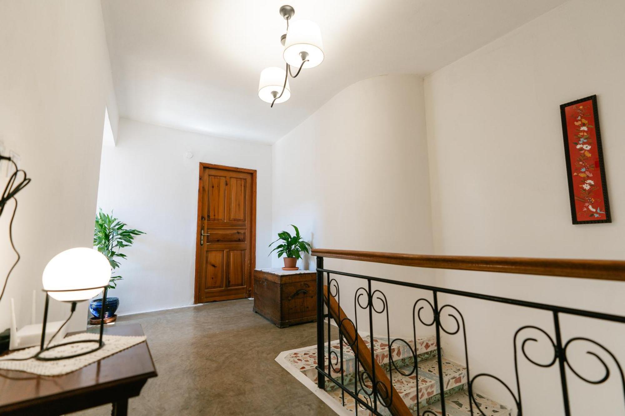 Hotel Petrichor Gjirokastër Esterno foto