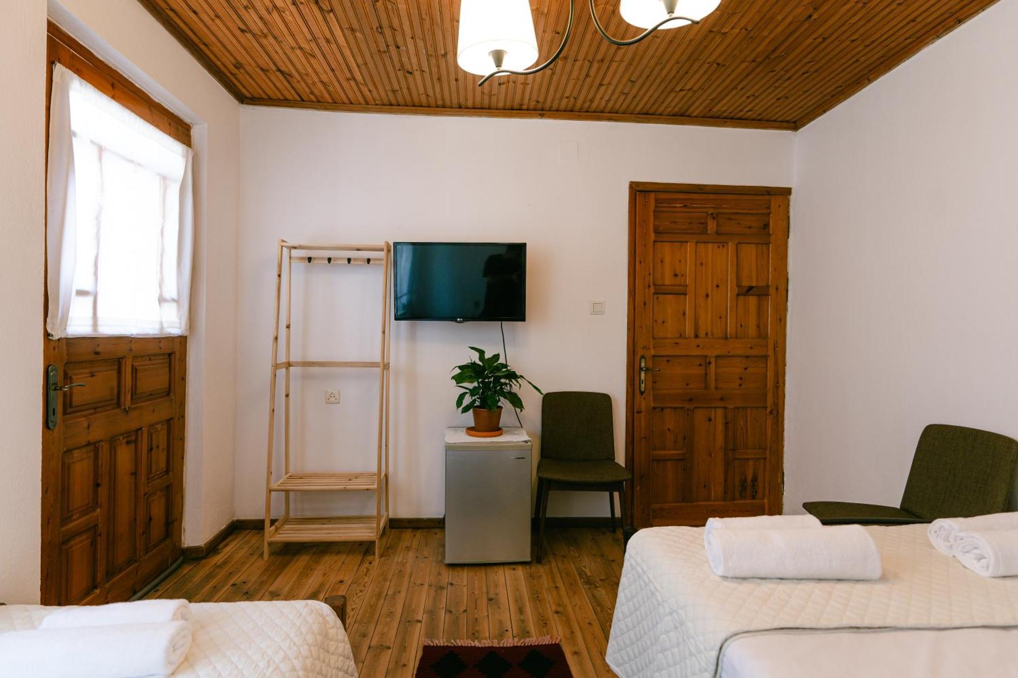 Hotel Petrichor Gjirokastër Esterno foto