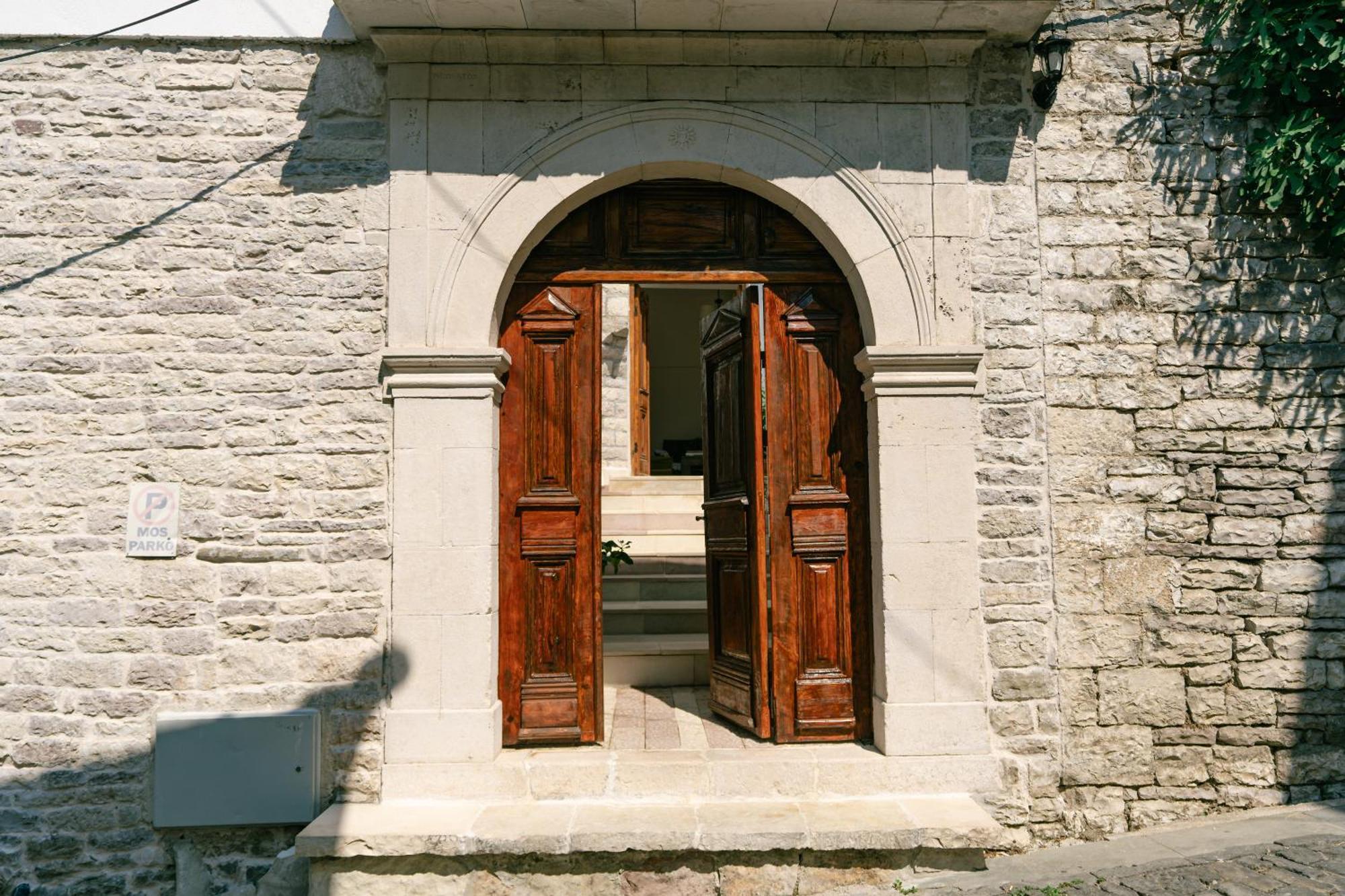 Hotel Petrichor Gjirokastër Esterno foto