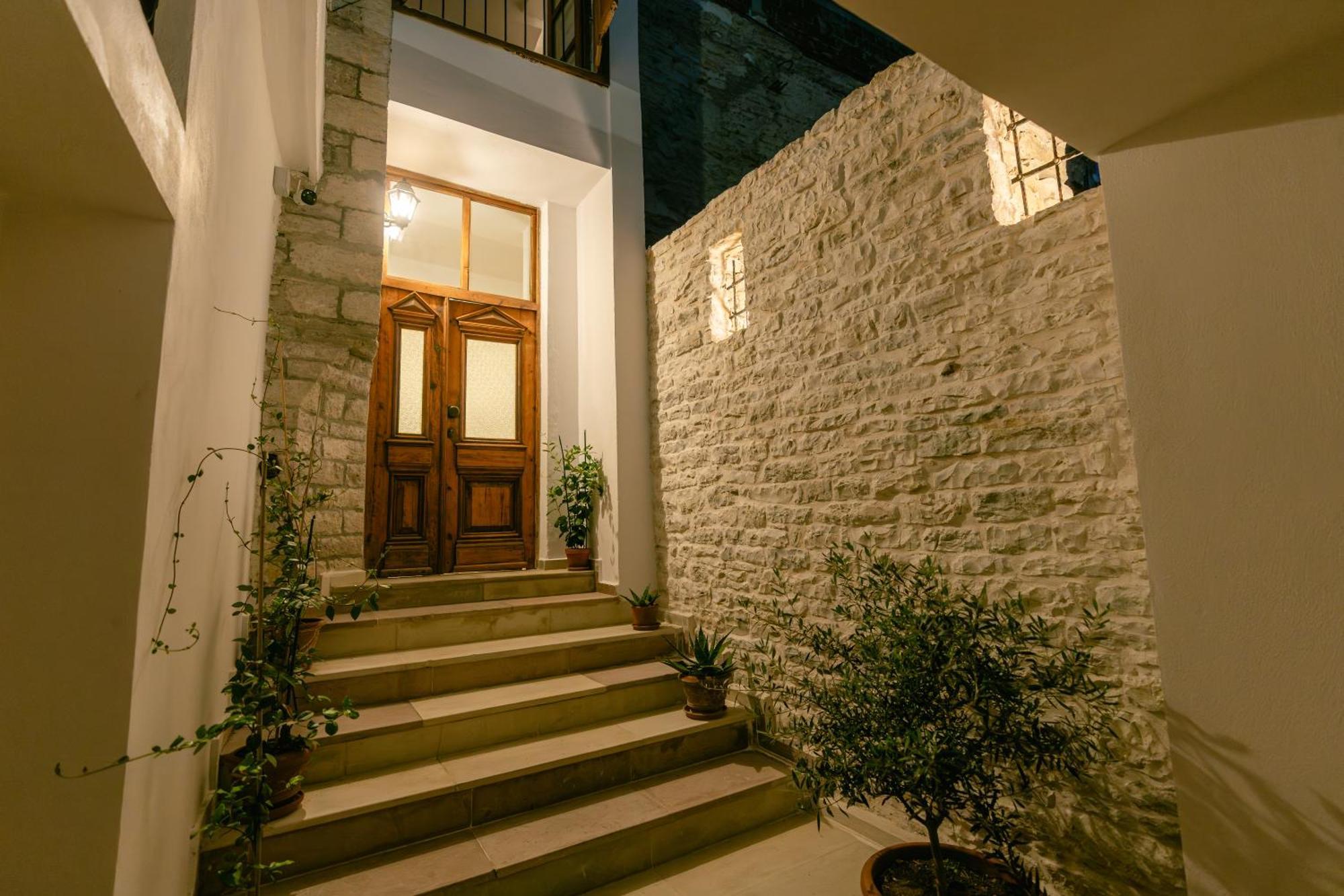 Hotel Petrichor Gjirokastër Esterno foto